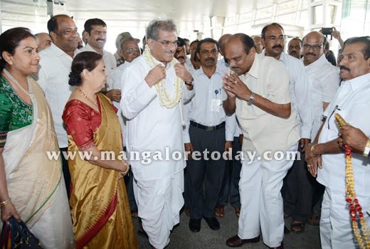 Warm reception to Padma Vibhushan Dr Veerendra Heggade  in Mangaluru 1